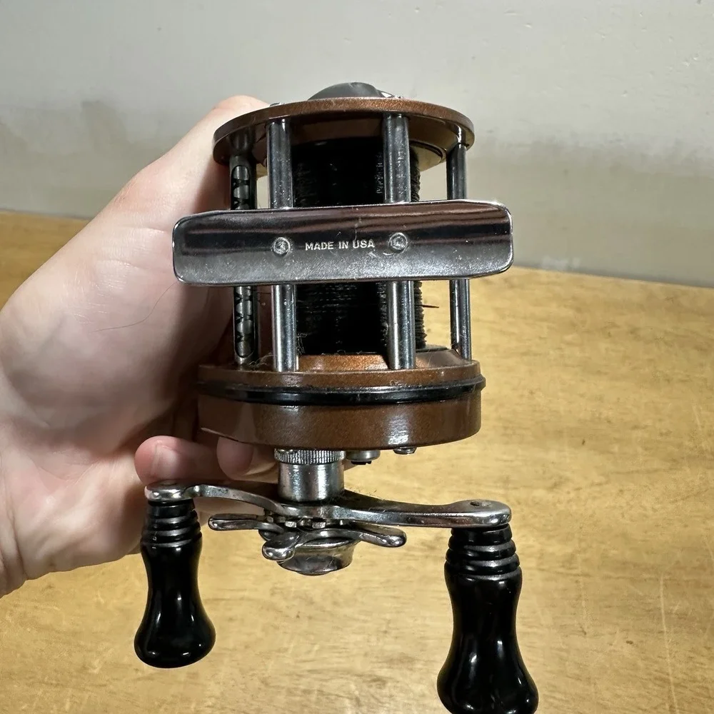 Vintage Pflueger Supreme 610B Bait Casting Fishing Reel Brown Level Wind